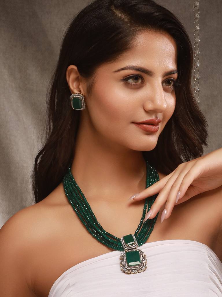 Silver Toned Kundan Studded Emerald  Onyx Multilayered Designer Maala Pendant  Jewellery Set : SJNK2649