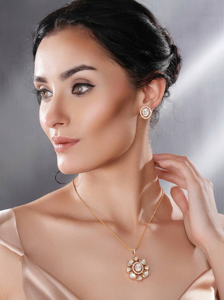 Gold Plated White Kundan Polki Studded Floral Minimal Locket Pendant Jewellery Set : SJLK2720