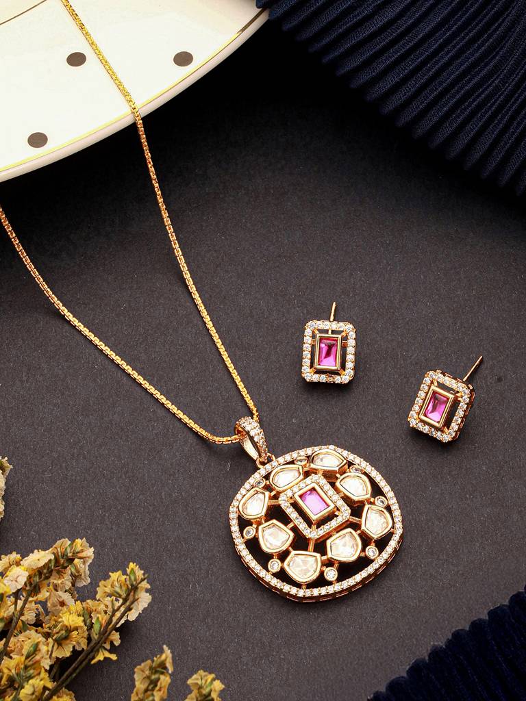 Gold Plated Ruby Red Kundan Studded Designer Locket Pendant Jewellery Set : SJLK2721