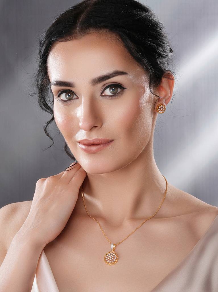 Gold Toned Cubic Zircon Studded Floral  Designer Minimal Locket Pendant Jewellery Set : SJLK2725