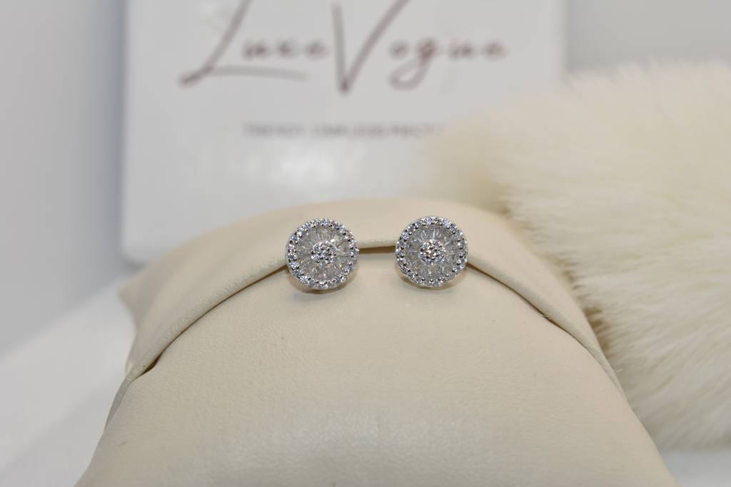 Gleaming Round Stud Earrings : 274