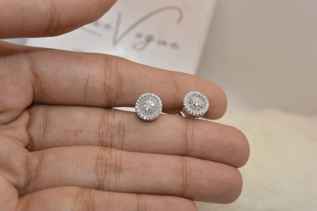 Gleaming Round Stud Earrings : 274