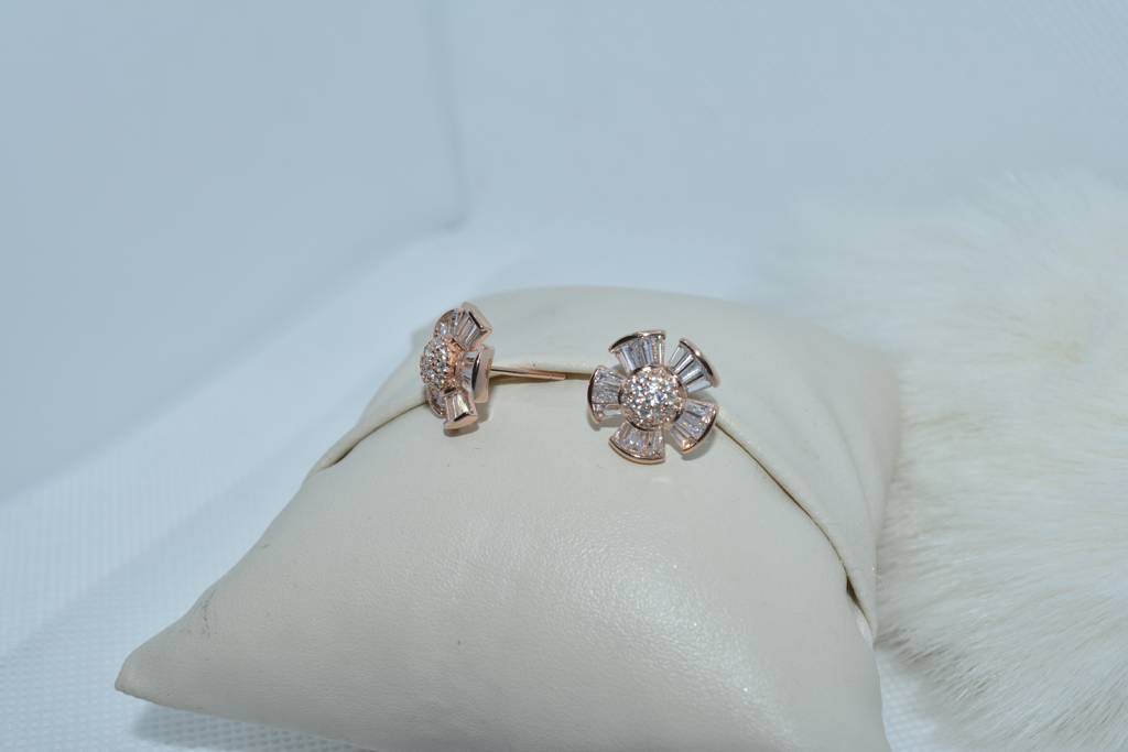 Enchanted Rosebud Earrings : 278