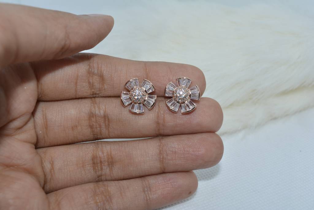 Enchanted Rosebud Earrings : 278