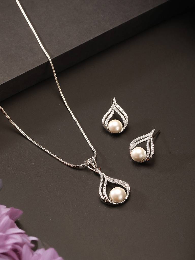 Silver Plated Ad & Pearl Beaded Minimal  Delicate  Pendant With Chain Jewellery Set : SJLK2818