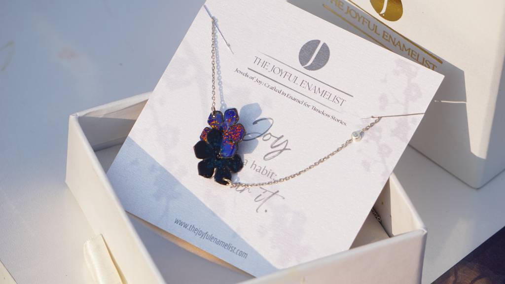 Twist Tales Necklace : TJE10001N