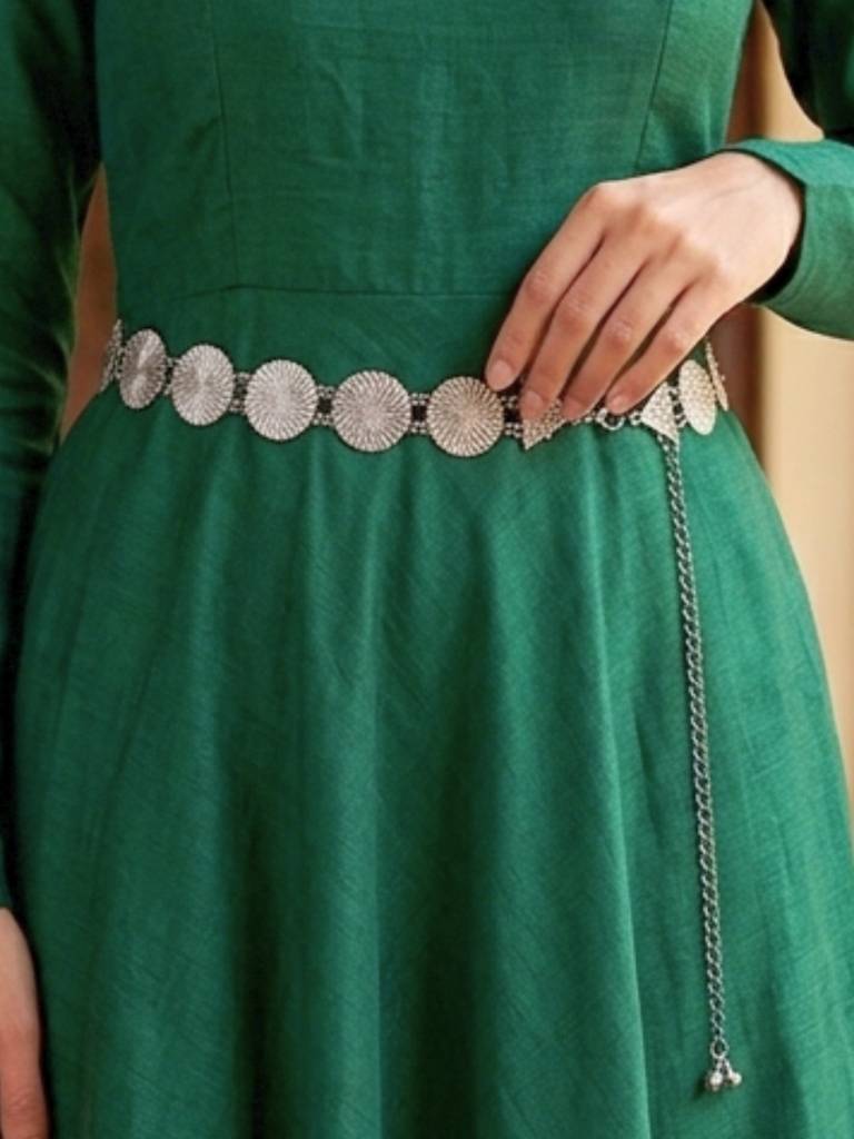 Women Oxidised Silver-Plated Textured Disc Kamarbandh Waist Belt : VI26KB10006