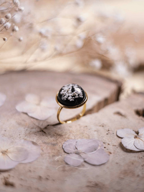 Ebony Flower Ring Unisex : LA-EMFR-02