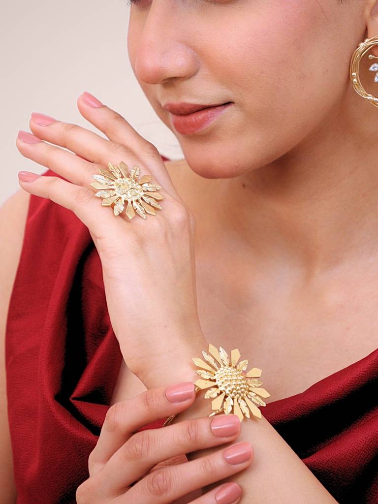 Aroosha Adjustable Brass Bracelet For Women 18K Gold Plated : BJV063