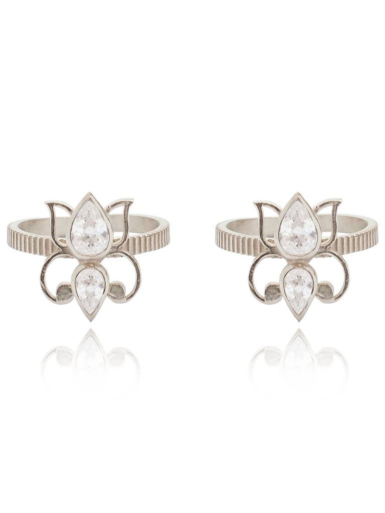 Silver 92.5 White Lotus Toe Ring : U080SO05TR0304