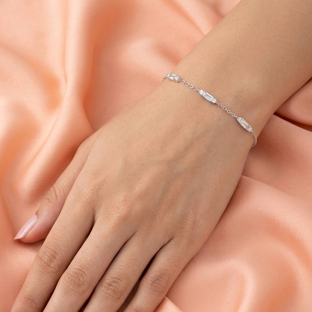 Baguette Zirconia Station Bracelet : BR1148
