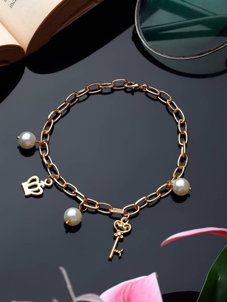 Anti-Tarnish 22Kt Gold-Plated Victorian Charm Bracelet : BR07003