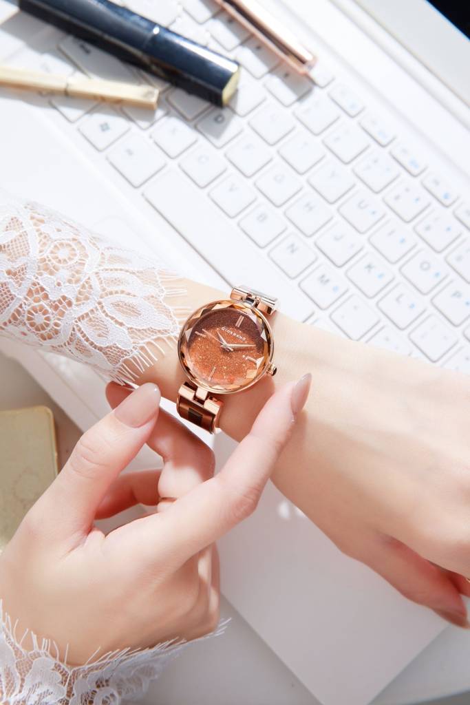 Giordano Luxurious Analog Watch For Women With Elegant Diamond Cut Glass And Stainless Steel Strap - Gz-60082 : GZ-60082-22