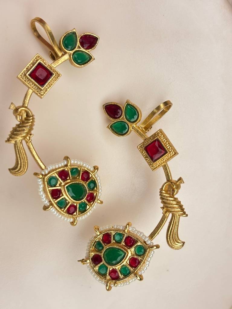 Gold-Plated Kundan Stone Studded & Beaded Peacock Shaped Ear Cuff : VI26EROX100228