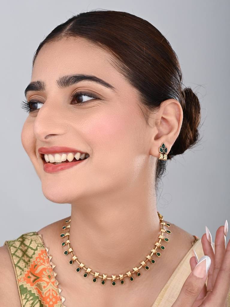 Gold Plated Delicate Green Stone Necklace Set : S24MRNKS487GRN