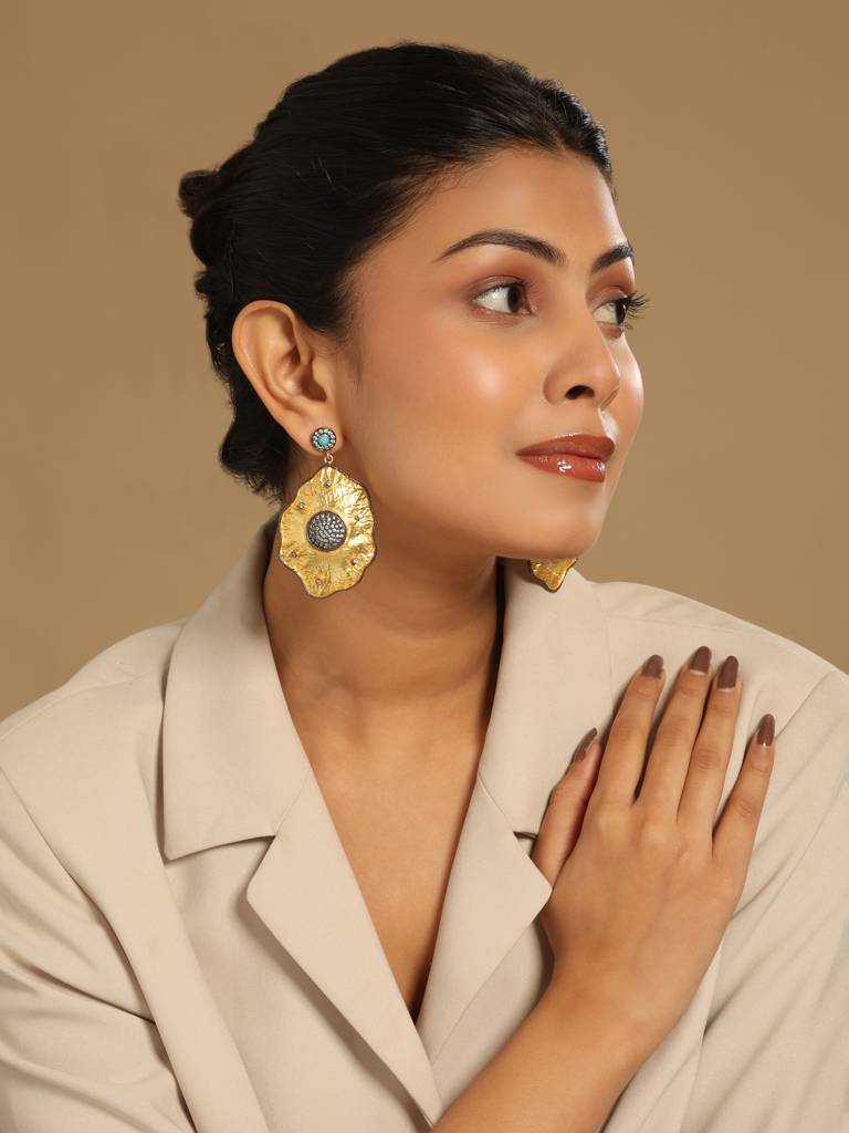 18K Golden Aura Lightweight Anti Tarnish Earrings : YI24A0271E