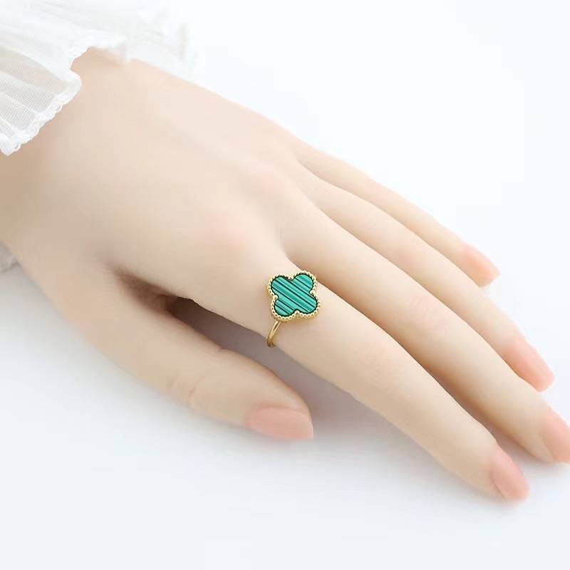 Emerald Clover Ring : EmeraldCloverRing-LT-RG-SG-07