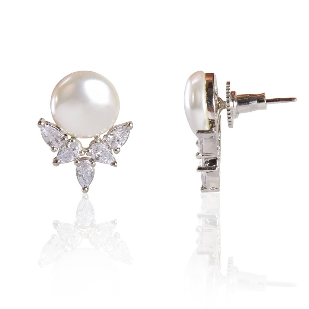 Pearl Flower Stud Earrings : IE1025