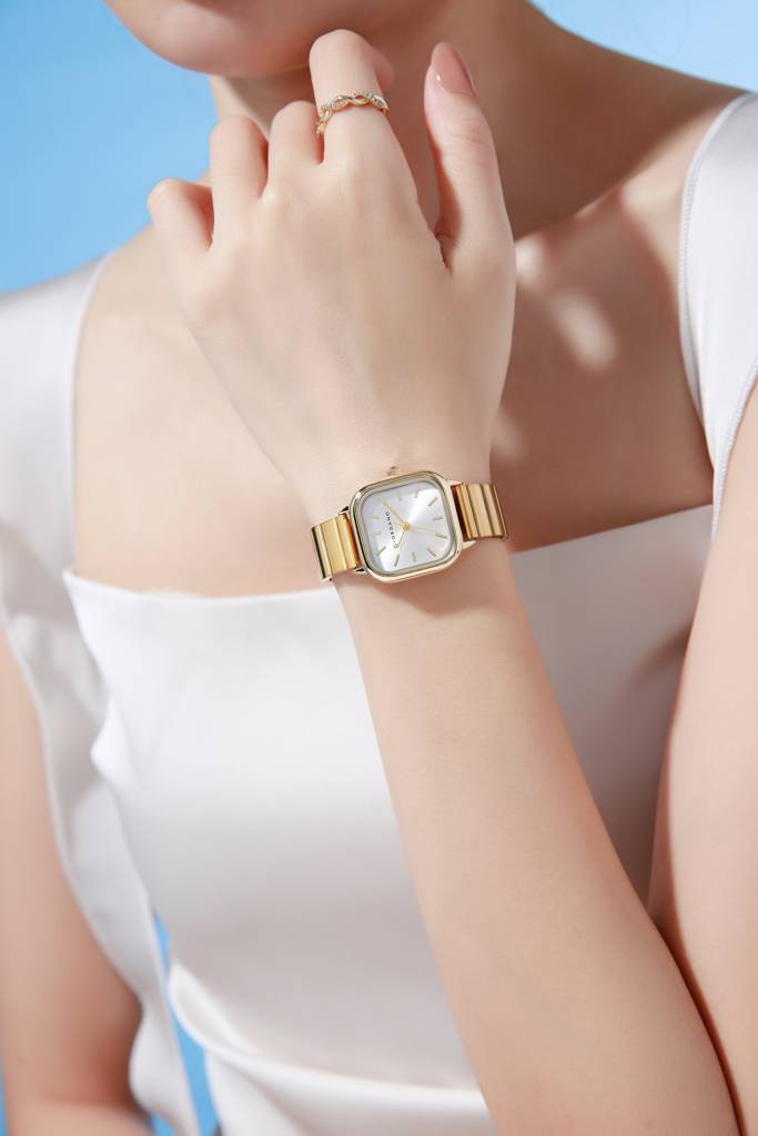 Giordano Classic Square Watch For Women – Polished Stainless Steel Strap, Minimalist Compact Design : GZ-60098-66