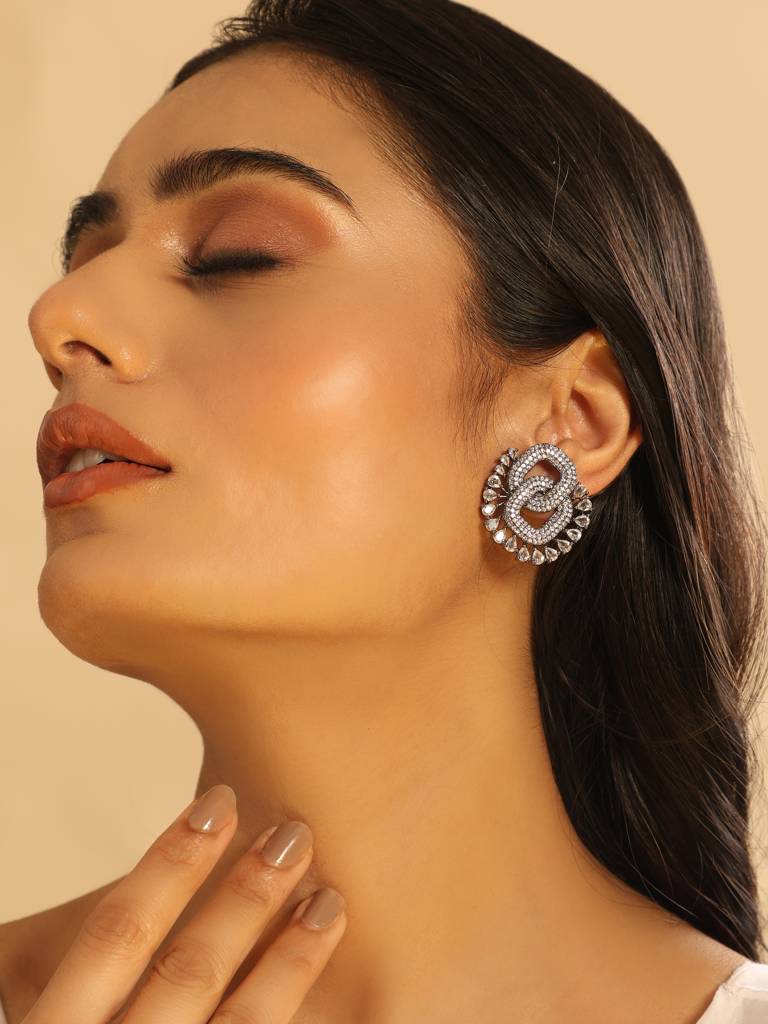 Zircon Glam Knot Stud Earrings : YI24A0458E
