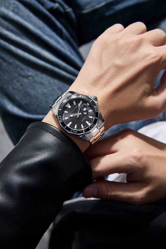 Giordano Stainless Steel Analog Watch For Men – Classic Sporty Design | Textured Dial, Quartz Movement And Date  : GZ-50149-44