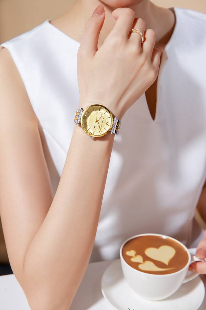 Giordano Exquisite Analog Watch For Women With Round Cut Glass Textured Dial, Stainless Steel Strap And Date Dis : GZ-60111-11