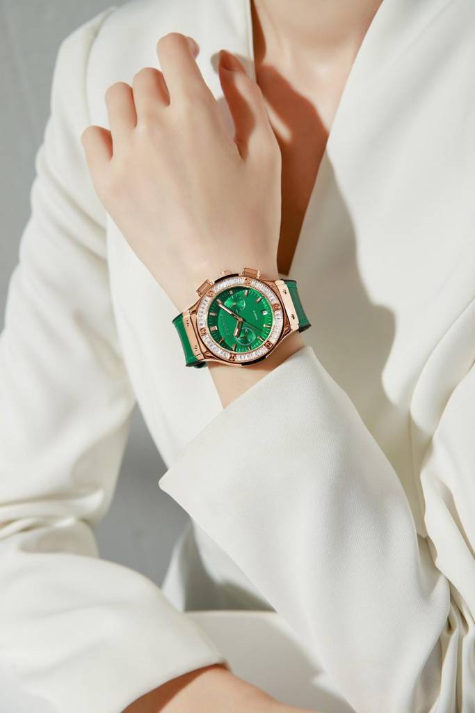 Giordano Analog Watch For Women Â Round Dial, Leather Strap, Crystal-Studded Bezel With Quartz Movement : GZ-60093-07