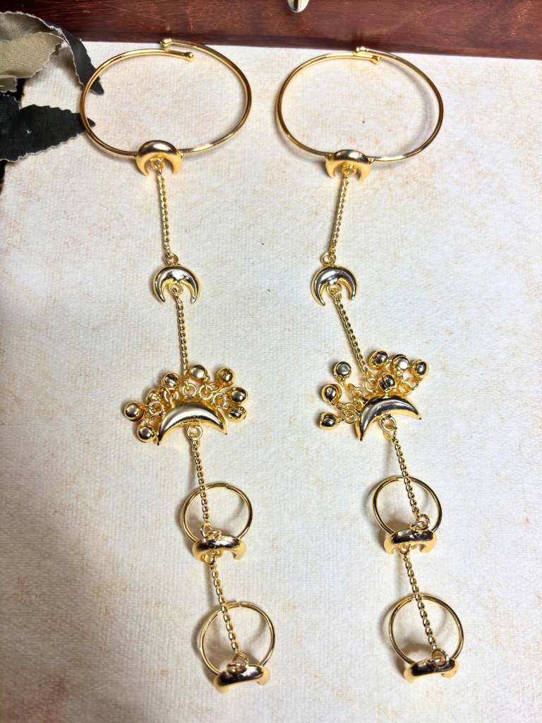 Set Of 2 Gold Plated Chand Ghungroo Hathphool Kashmiri Bangle Bracelet : VI26BC100088