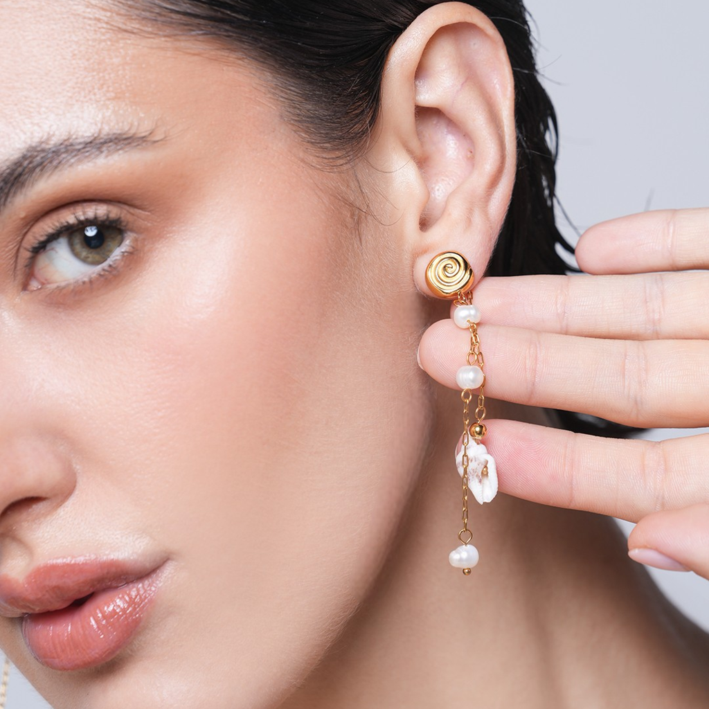 Sea Shell Drop Earrings : CAO0016JND