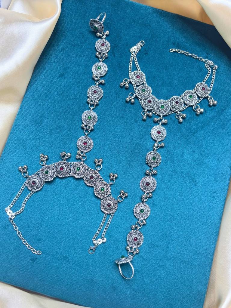 Women Oxidised Silver-Plated Kundan Stone-Studded Anklet With Toe Ring : VI26ANK10008