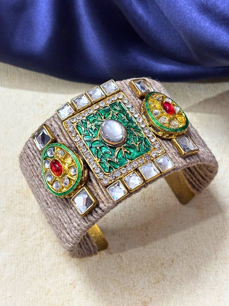 Gold-Plated Ad And Kundan Studded Statement Cuff Bracelet : VI26BC100040