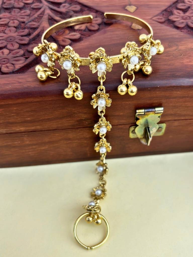 Women Flower Pearls Studded Gold-Plated Ring Ghungaroo Kashmiri Bracelet : VI26BC100056