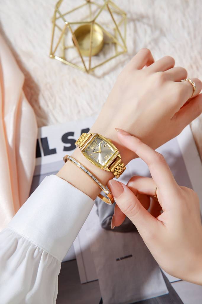 Giordano Analog Watch With Bracelet Set For Women – Cut Glass Square Dial, Crystal Roman Indices And Stainless S : GZ-60117-55