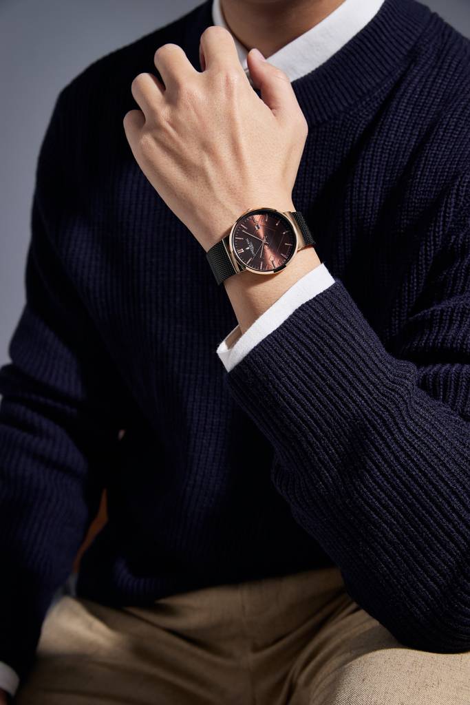 Surrey Collection Analog Quartz Watch For Men With Mesh Strap, Round Metal Case, Date Display : LFM10006-44
