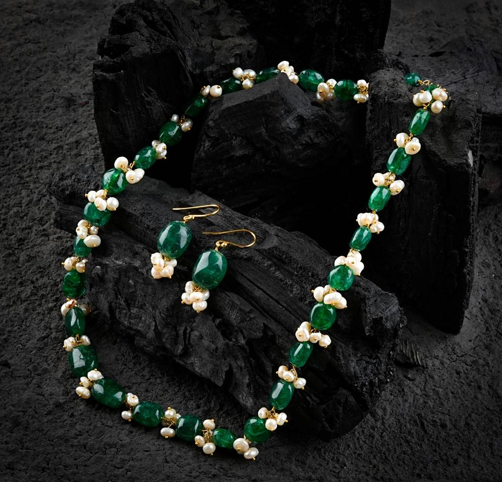 Emerald Green Stones And Pearls Set : PRMBS143