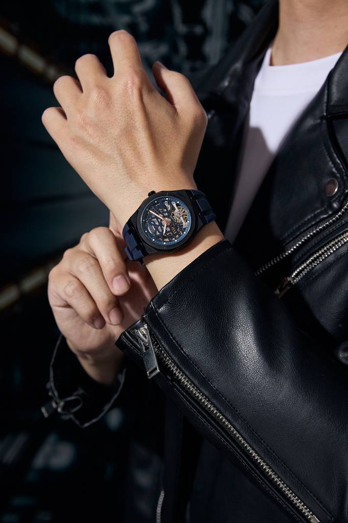 Premier Phantom Collection Automatic Watch For Men With Skeleton Round Dial, Luminous Hands And Markers, Silicon : GZ-50224-04