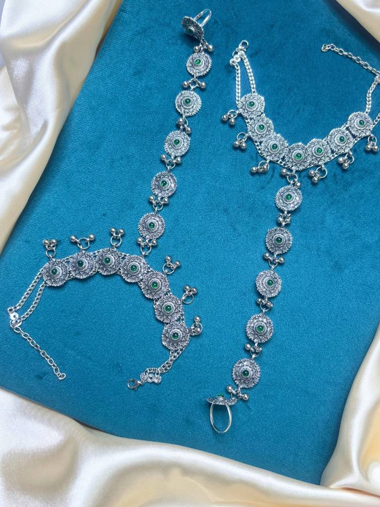 Women Oxidised Silver-Plated Kundan Stone-Studded Anklet With Toe Ring : VI26ANK10009