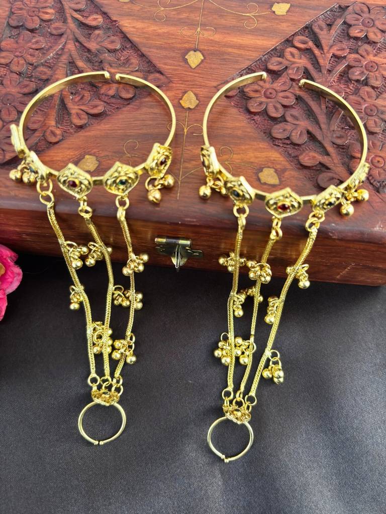 Set Of 2 Kundan Antique Gold-Plated Ring Bracelet : VI26BC100064