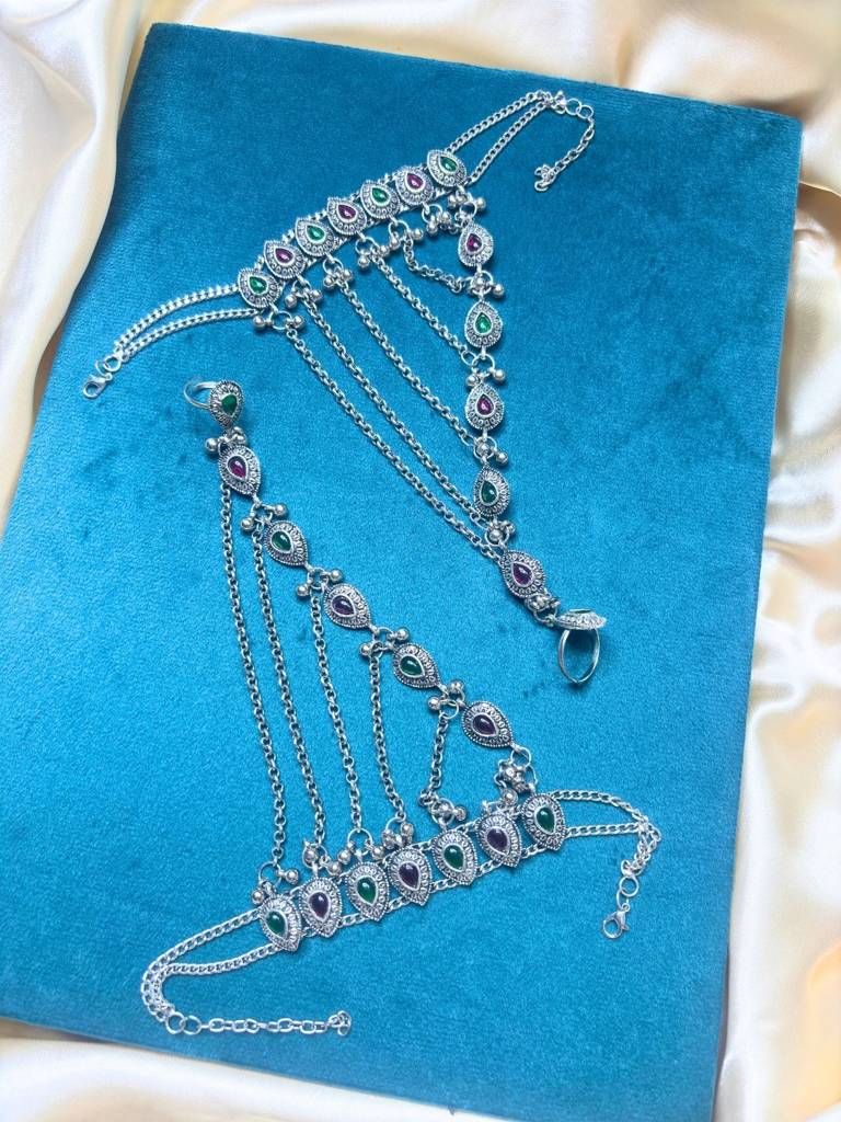 Oxidised Silver-Plated Kundan Stone-Studded Layered Anklet With Toe Ring : VI26ANK10006