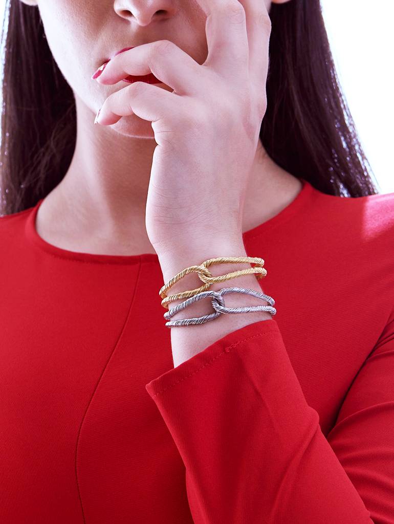 Golden Threaded Interlocked Bracelet : Z04EA
