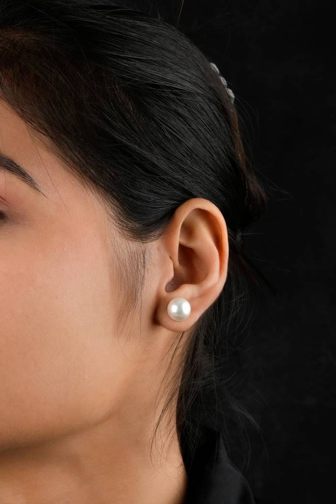 White Pearl Studs : PRBE09