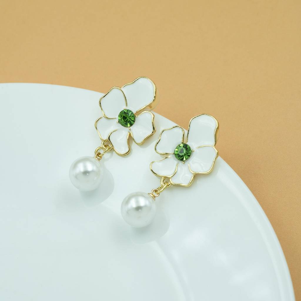 Green Center White Flower Anti Tarnish Earrings For Women : HSPS60MB1060