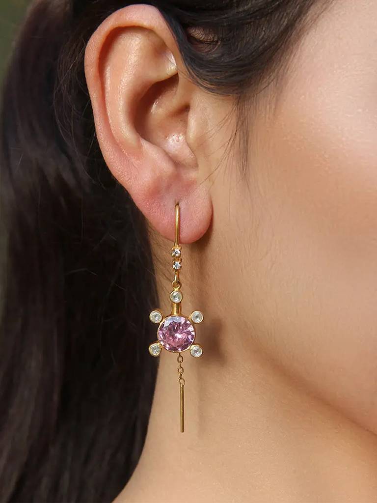 Silver Gulaabo Tortoise Sui Dhaga Earrings : U080SG009E1019