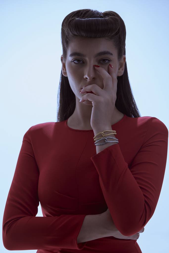 Silver Threaded Interlocked Bracelet : Z09EA