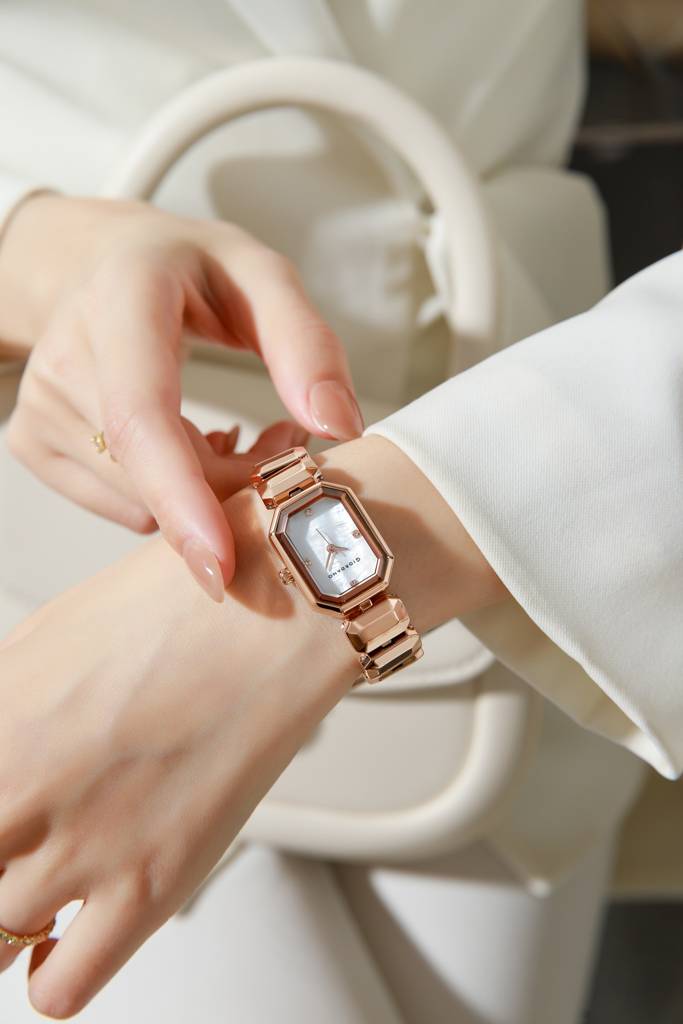 Giordano Stylish Analog Watch For Women With Octagonal Dial, Crystal Hour Markers And Bracelet Style Strap : GZ-60103-22