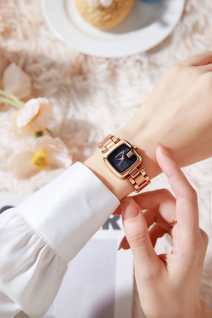 Giordano Monogram Watch For Women Dial With Metal & Leather Strap Fashionable Design, Water Resistant Quartz Ana : GZ-60107-11