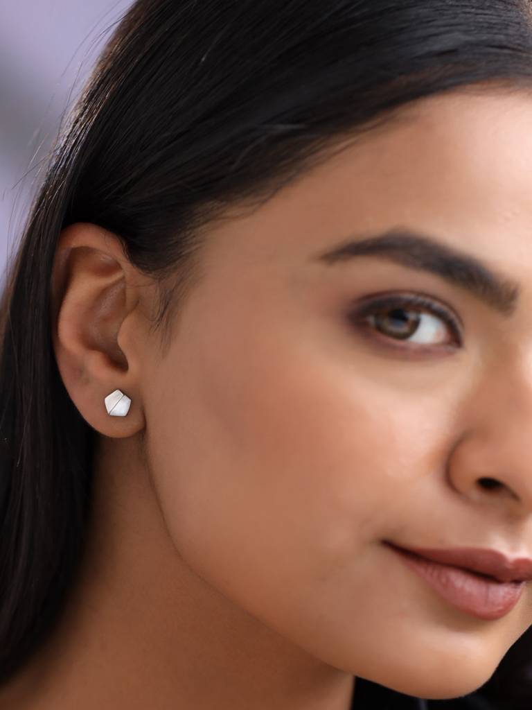 Kicky And Perky 925 Sterling Silver Mop Silver Stud Earring : VSILIJE026_S