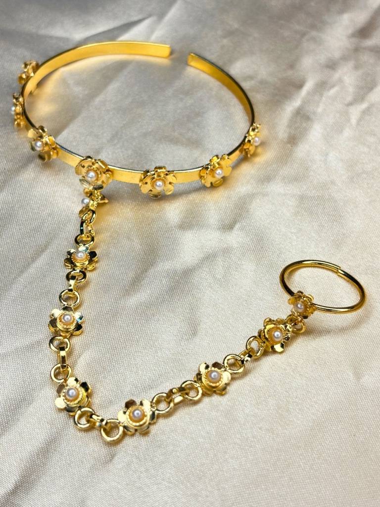 Gold-Plated Floral Pearl Adjustable Bracelet With Finger Ring Hand Harness Hathphool : VI26BC100104