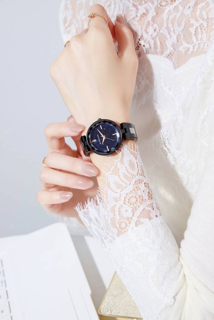 Giordano Luxurious Analog Watch For Women With Elegant Diamond Cut Glass And Stainless Steel Strap - Gz-60082 : GZ-60082-11