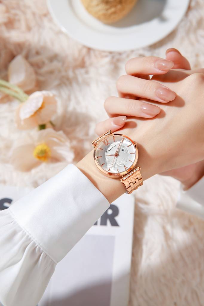 Giordano Exquisite Analog Watch For Women With Round Cut Glass Textured Dial, Stainless Steel Strap And Date Dis : GZ-60111-33